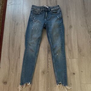 LK New ZARA distressed jeans 👖